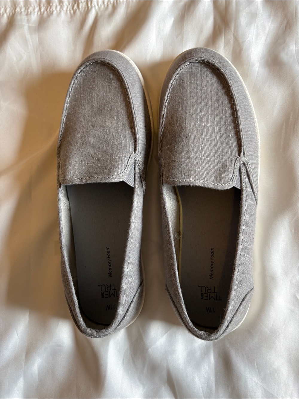 New Women’s Grey Size 11W Tennis Shoes